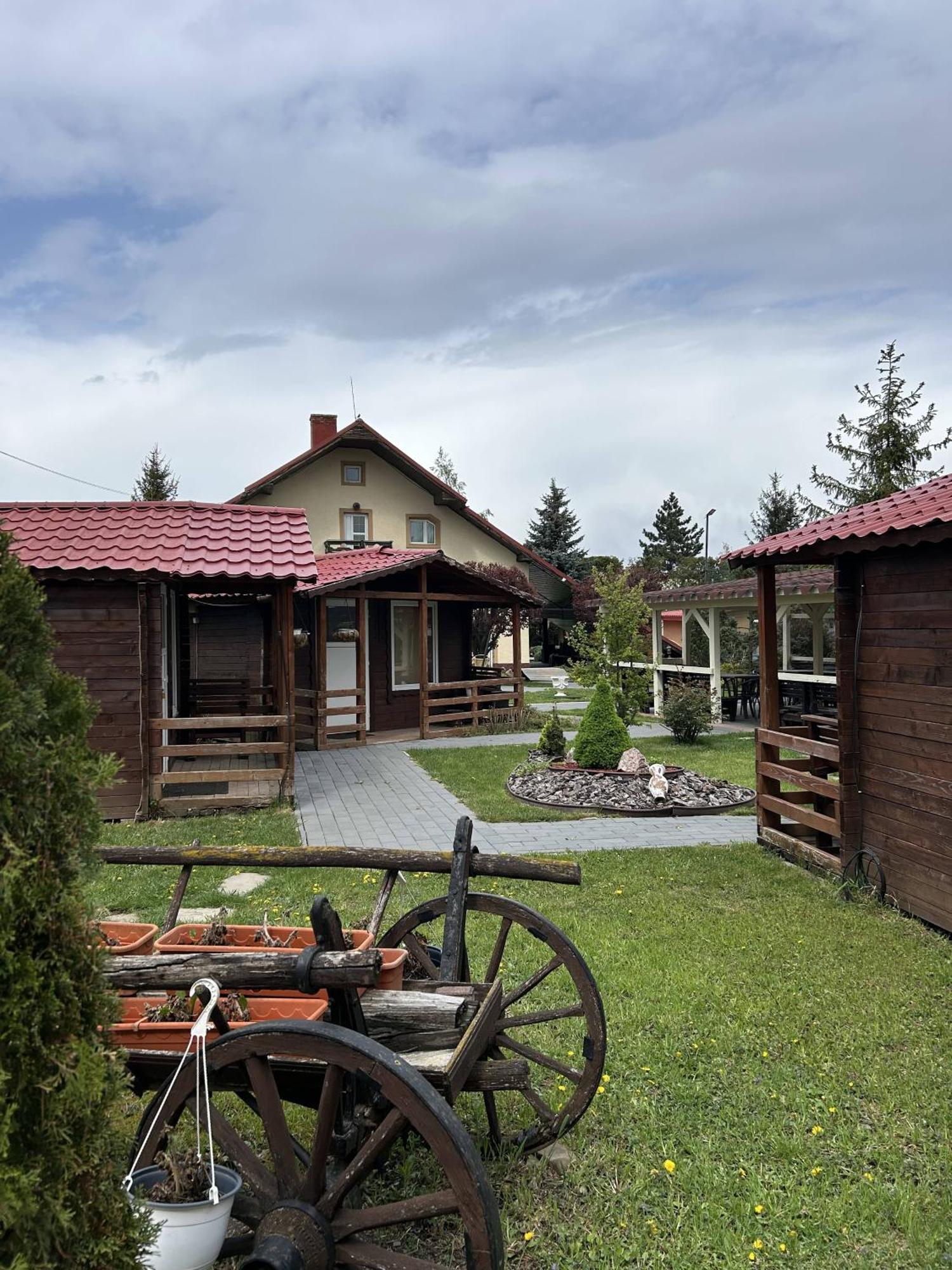 Hotel Intim Radauti Exterior photo