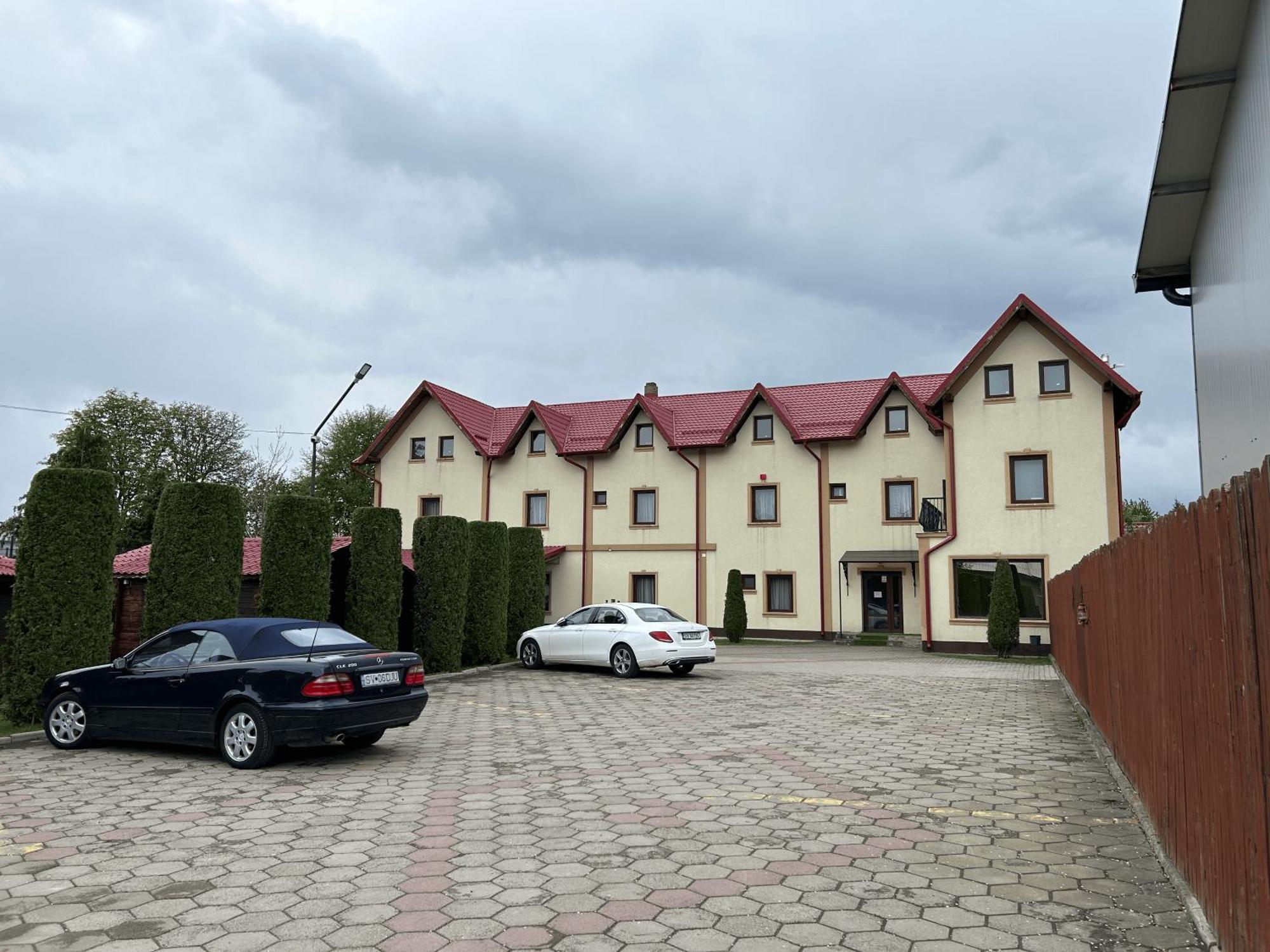 Hotel Intim Radauti Exterior photo