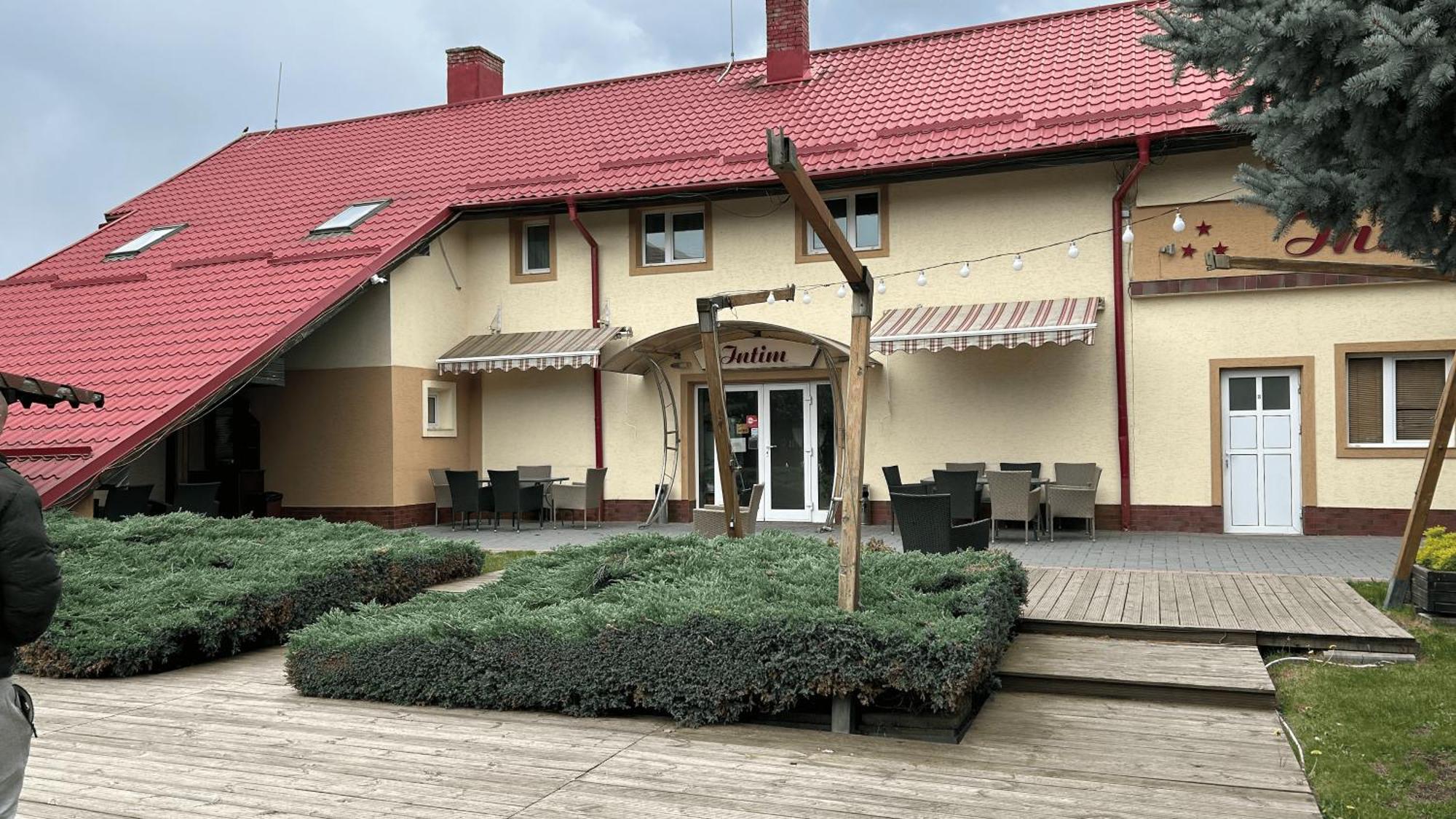 Hotel Intim Radauti Exterior photo