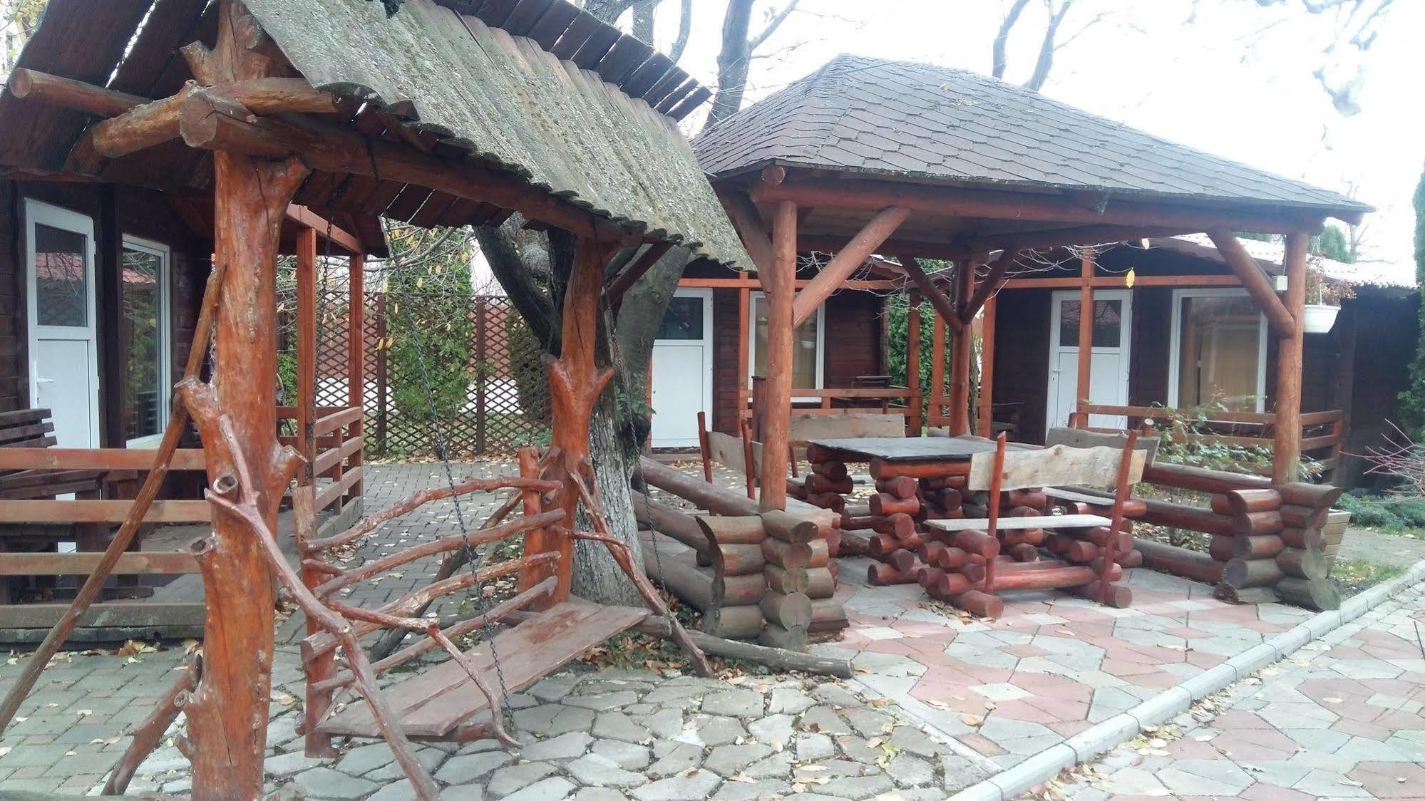Hotel Intim Radauti Exterior photo